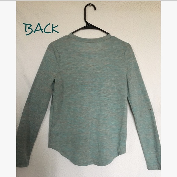 Grey Long Sleeve🤍🕊 - Picture 2 of 2